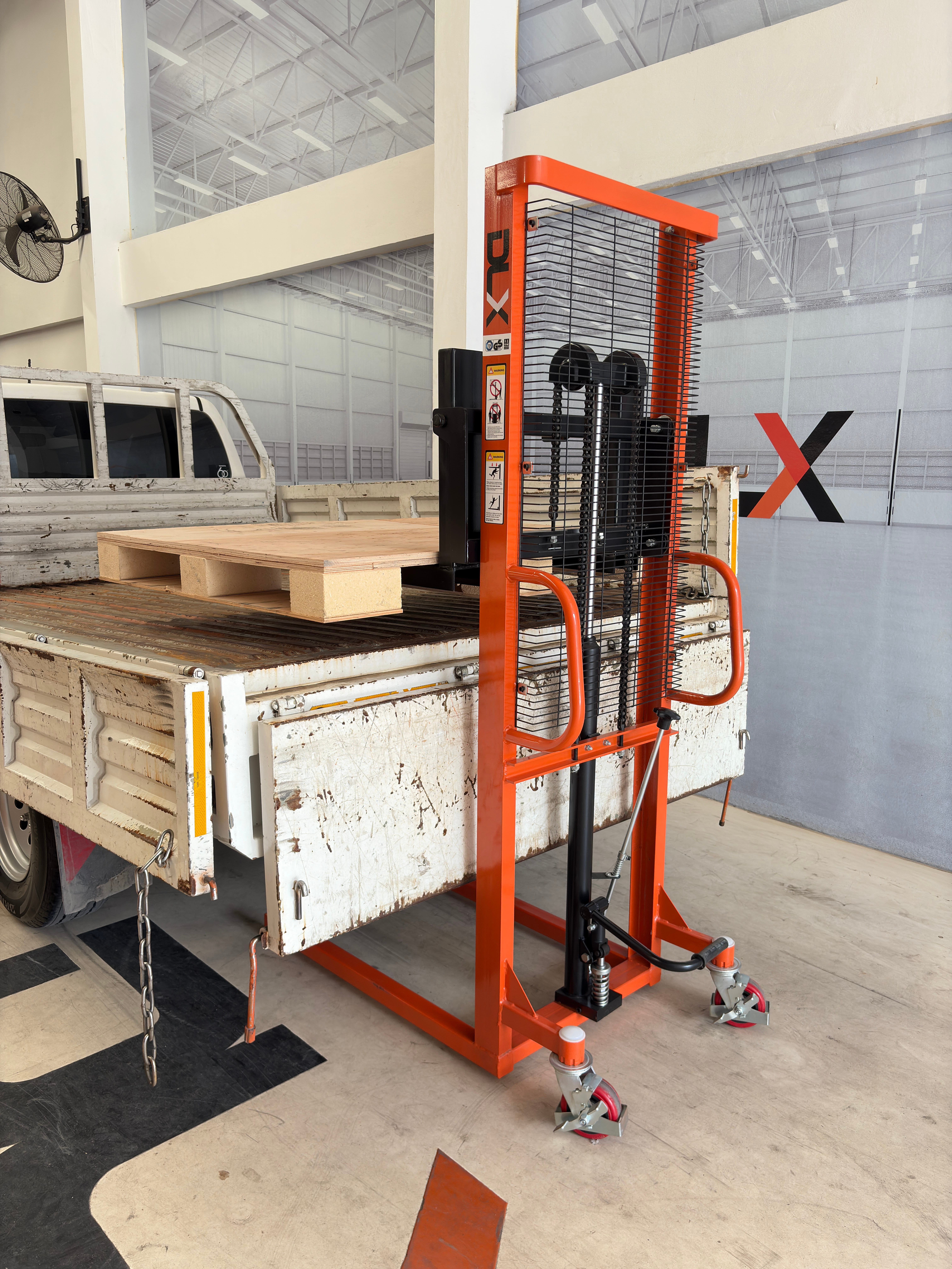 รถยกสูงแบบแมนนวล DLX FORKLIFT 1 T. สีส้ม_5